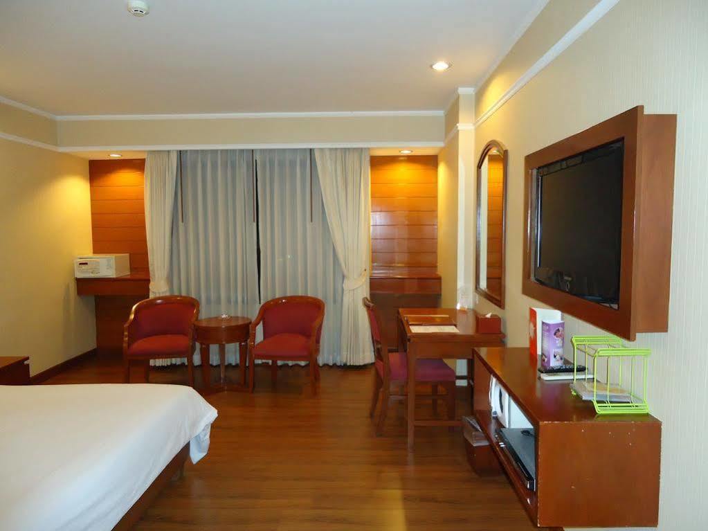 The Palazzo Hotel Bangkok Exteriör bild