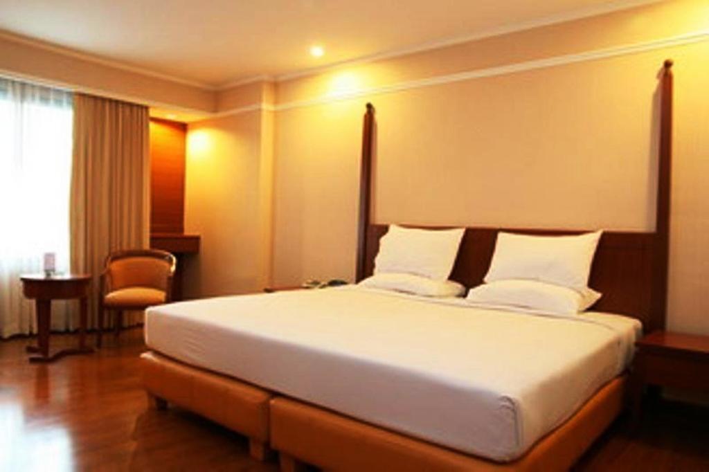 The Palazzo Hotel Bangkok Exteriör bild